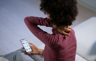 gold-coast-surgical-Text-Neck-Pain-Is-Your-Phone-Causing-De-Quervains-Tendonitis