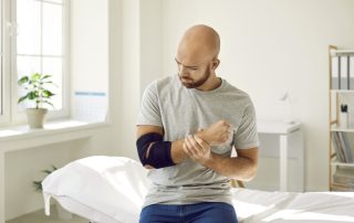 gold-coast-surgical-Elbow-Pain-Dont-Strike-Out-Debunking-3-Myths-About-Non-Surgical-Treatments
