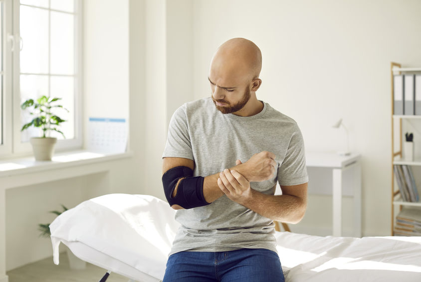gold-coast-surgical-Elbow-Pain-Dont-Strike-Out-Debunking-3-Myths-About-Non-Surgical-Treatments