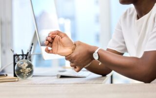 gold-coast-surgicenter-Wrist-Hand-Woes-When-To-Consult-An-Orthopedic-Surgeon
