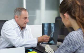 Gold-Coast-Surgery-Center-Clearing-The-Joint-How-Arthroscopic-Debridement-Removes-Painful-Bone-Spurs