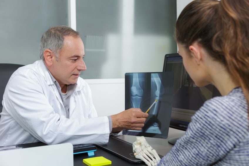 Gold-Coast-Surgery-Center-Clearing-The-Joint-How-Arthroscopic-Debridement-Removes-Painful-Bone-Spurs